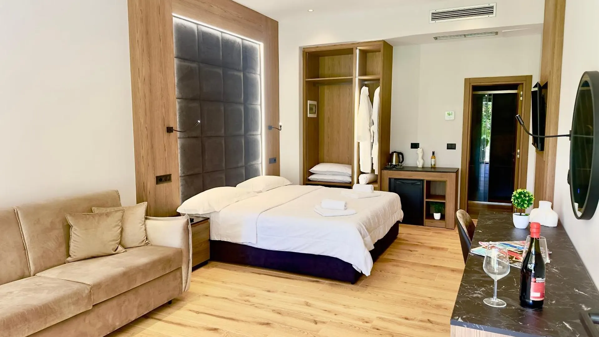 Elmar Comfort Vlorë